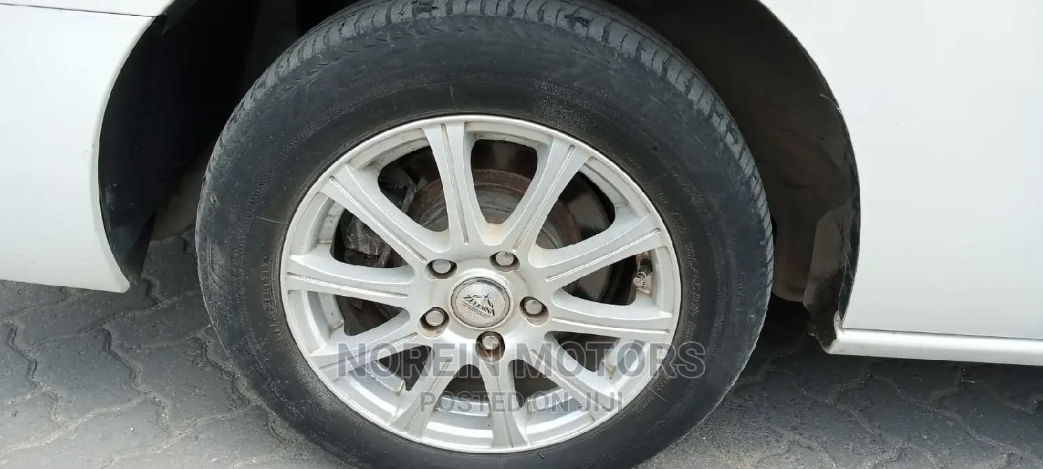 Nissan Serena 2013 Silver