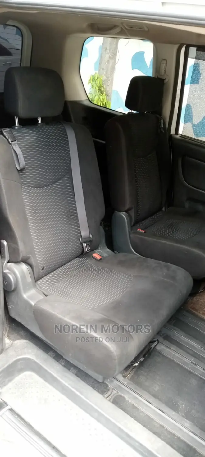 Nissan Serena 2013 Silver