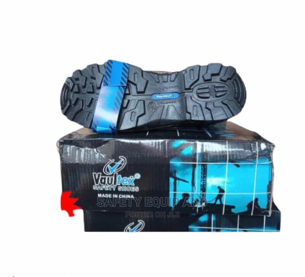 Genuine Leather Vaultex Safety Boot - main view