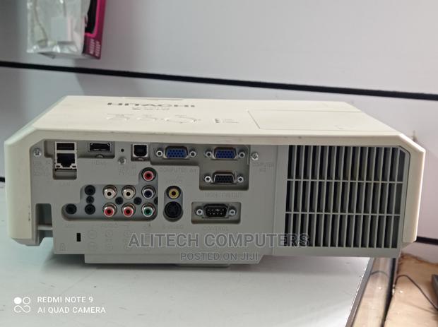 Hitachi Project 4000 Lumens - thumbnail 3