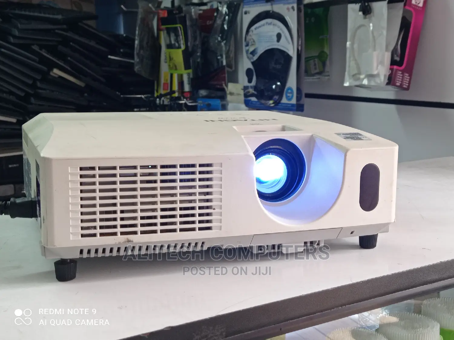 Hitachi Project 4000 Lumens