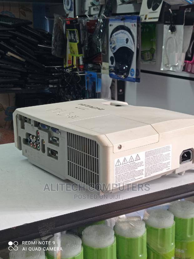 Hitachi Project 4000 Lumens - thumbnail 5