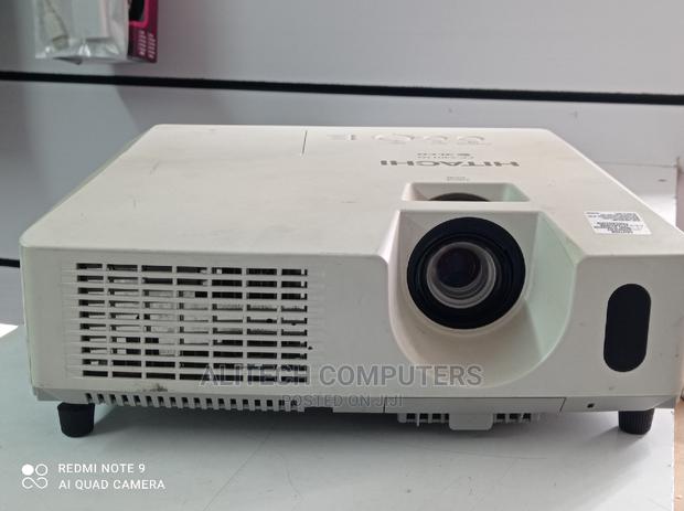 Hitachi Project 4000 Lumens - thumbnail 6