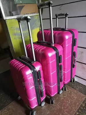 3pcs Plastic Traveling Bag Colour May Vary