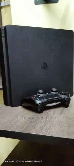 Slim Ps4 Used .,