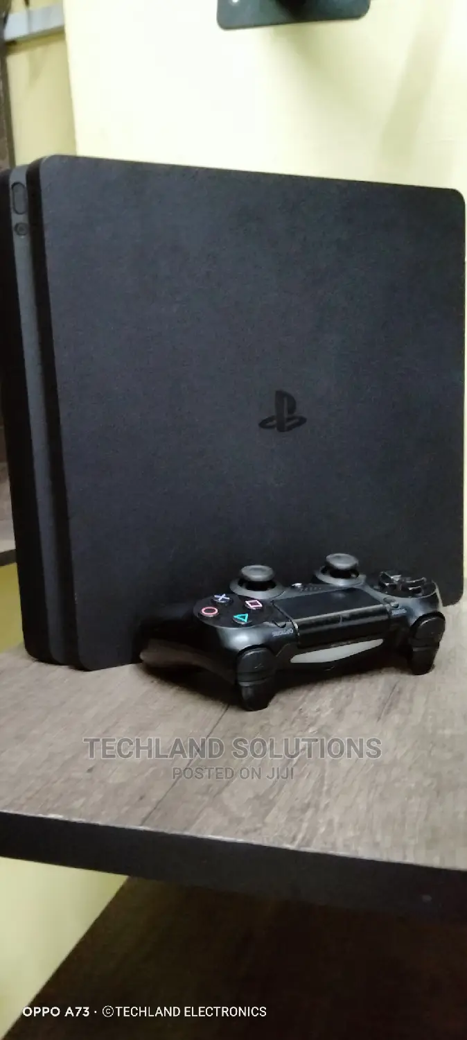 Slim Ps4 Used .,