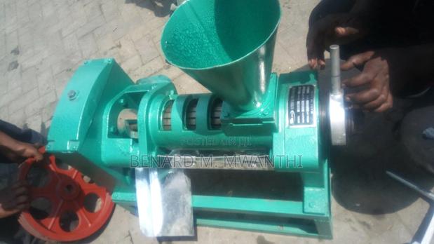 Oilpressing Machine - main view