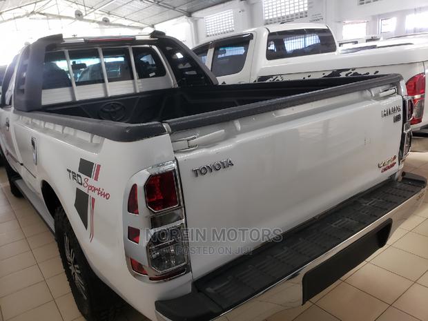 Toyota Hilux 2014 White - thumbnail 6
