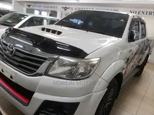 Toyota Hilux 2014 White