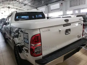 Toyota Hilux 2014 White