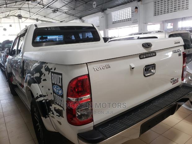 Toyota Hilux 2014 White - thumbnail 3