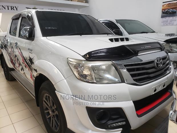 Toyota Hilux 2014 White