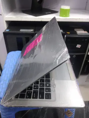Laptop HP 14-Dq1088wm 4GB Intel Core I5 HDD 500GB