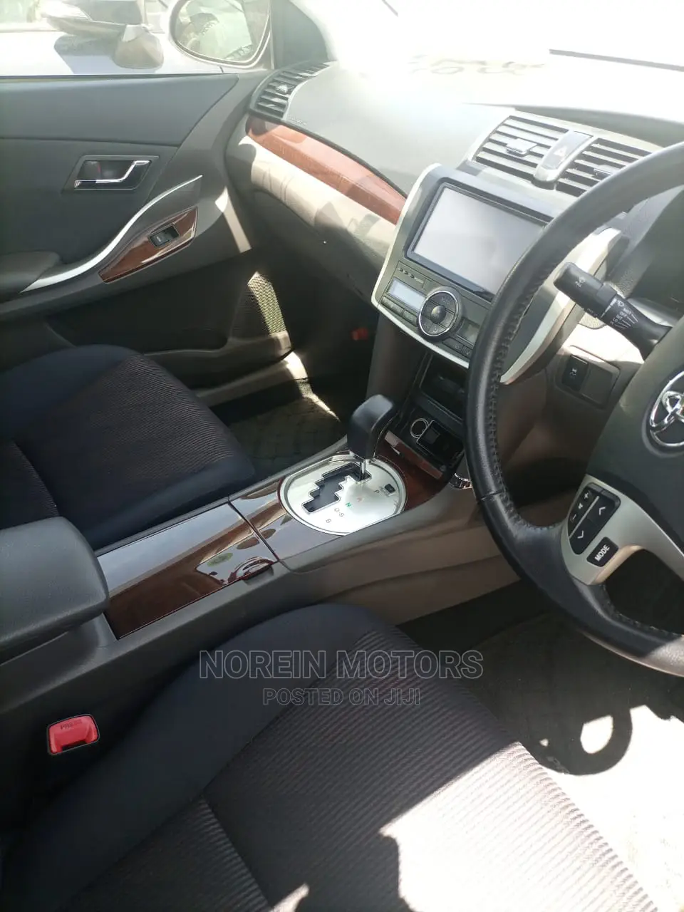 Toyota Premio 2015 Silver