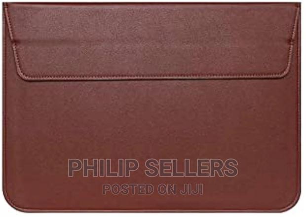 Macbook Air New Models From 2018 Up With the Machine Size 30 - main view