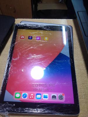 Apple iPad Air 64 GB Gray - main view