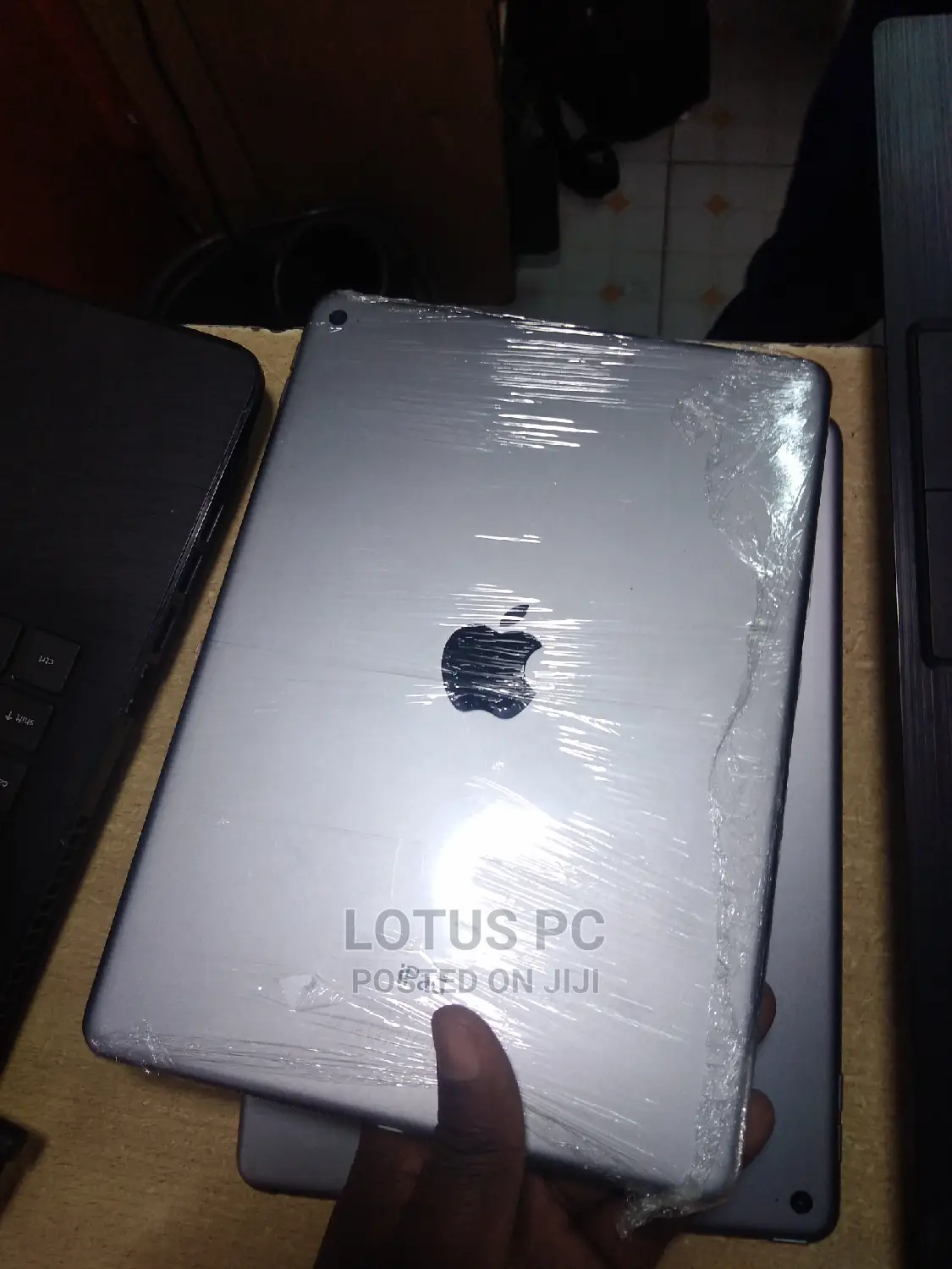 Apple iPad Air 64 GB Gray