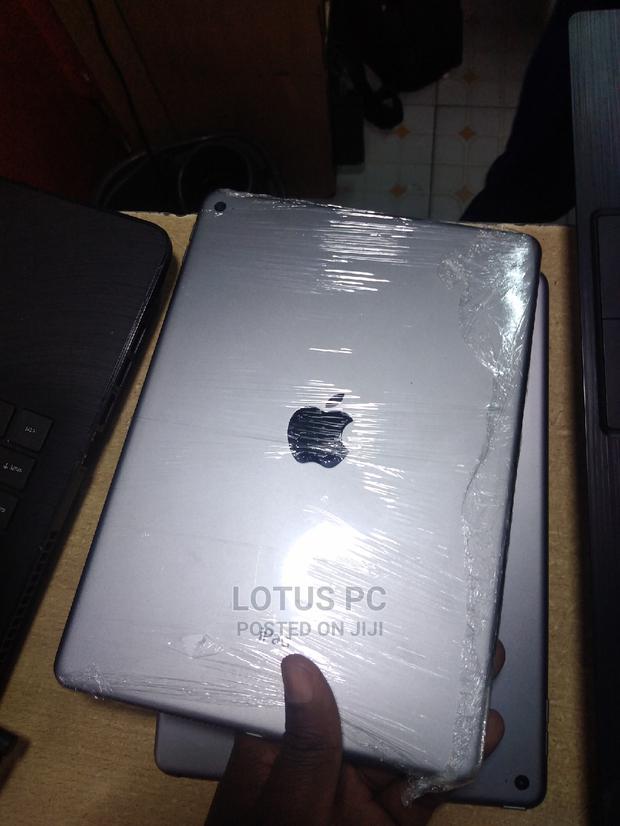 Apple iPad Air 64 GB Gray - thumbnail 2
