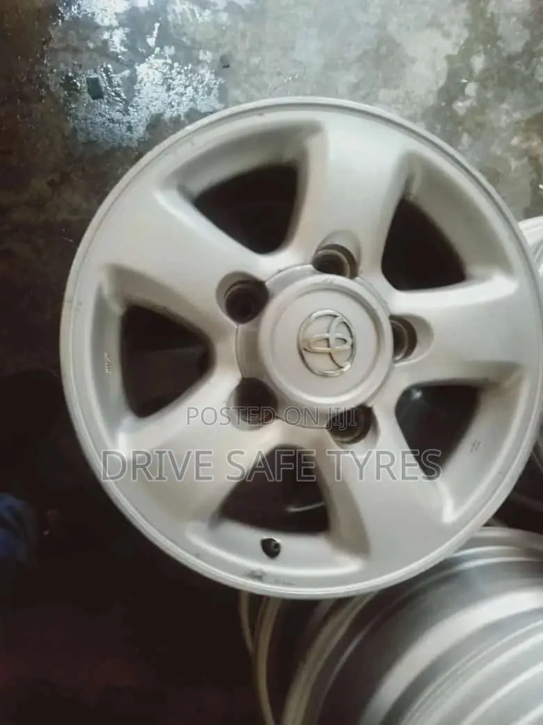 V8 Original Sport Rim 17 Inch Silver