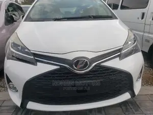 Toyota Vitz 2015 White