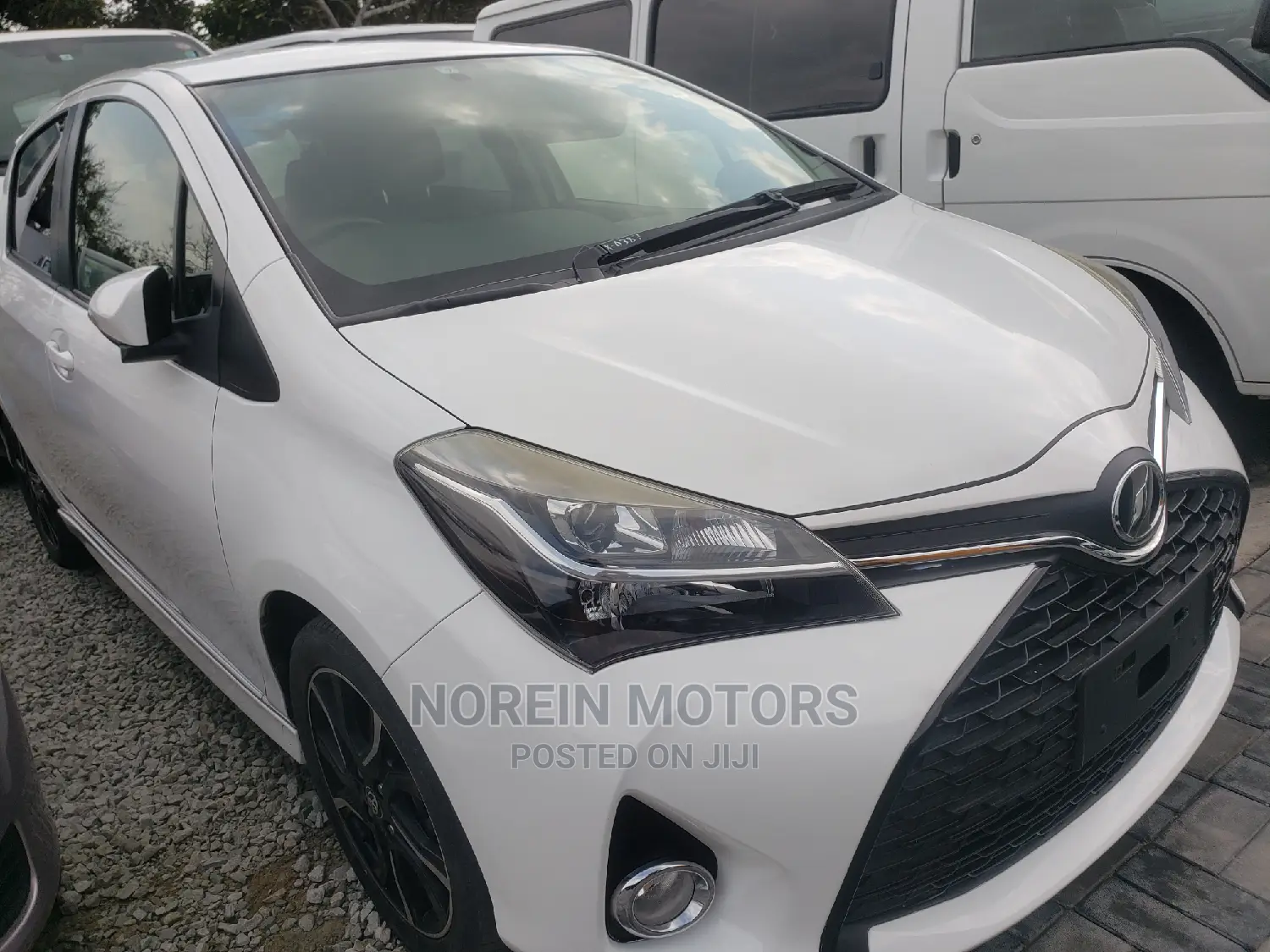 Toyota Vitz 2015 White