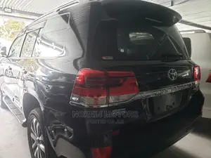 Toyota Land Cruiser 2016 Black