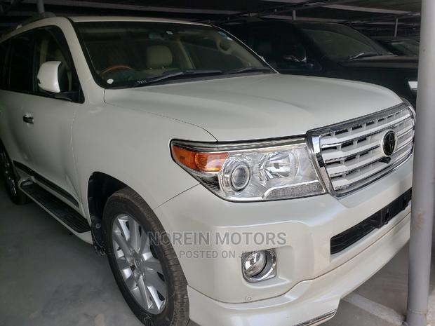 Toyota Land Cruiser 2014 White