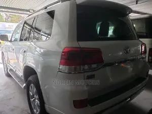 Toyota Land Cruiser 2014 White