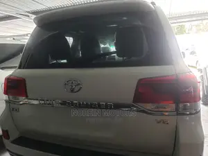 Toyota Land Cruiser 2017 Pearl