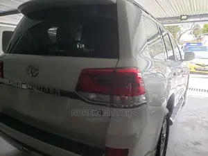 Toyota Land Cruiser 2017 Pearl