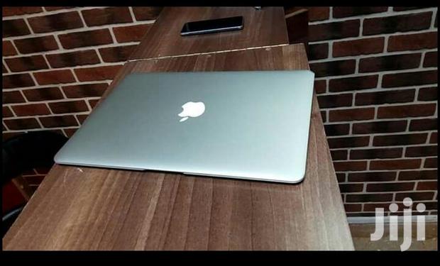 This Macbook Air 13.3" 256GB SSD 8GB RAM - thumbnail 2