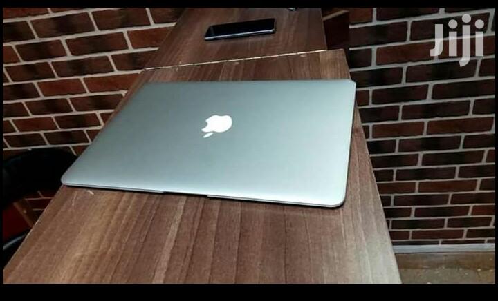 This Macbook Air 13.3" 256GB SSD 8GB RAM