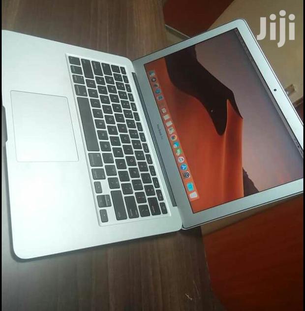 This Macbook Air 13.3" 256GB SSD 8GB RAM - thumbnail 3