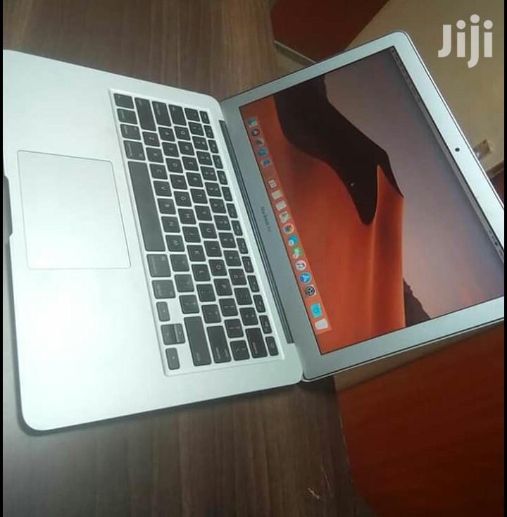 This Macbook Air 13.3" 256GB SSD 8GB RAM