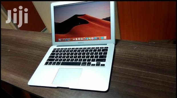 This Macbook Air 13.3" 256GB SSD 8GB RAM - main view