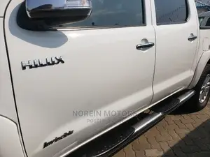 Toyota Hilux 2014 White