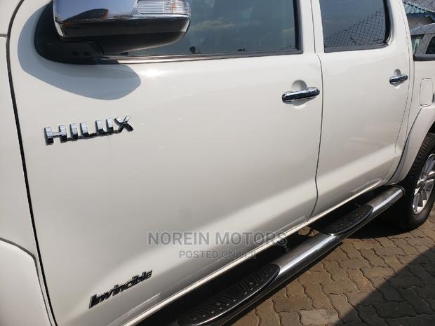 Toyota Hilux 2014 White - thumbnail 3