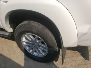 Toyota Hilux 2014 White