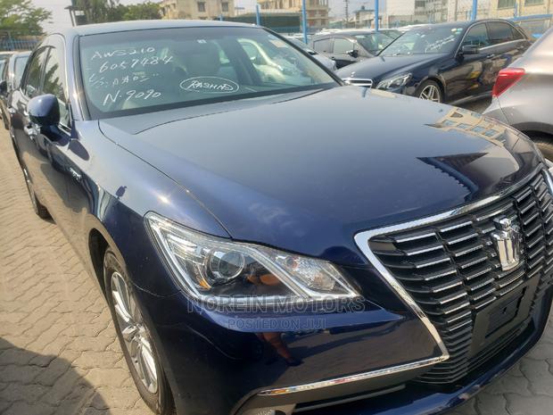 Toyota Crown 2014 Blue - main view