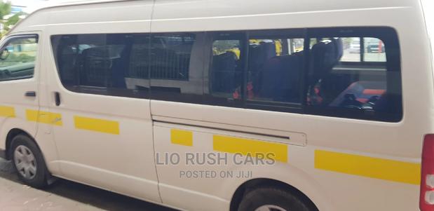 Toyota HiAce 2012 White - thumbnail 3