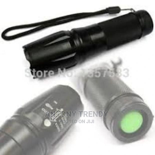Mode Zoomable Cree XML-T6 LED 1000 Lumens Small LED Flashlig