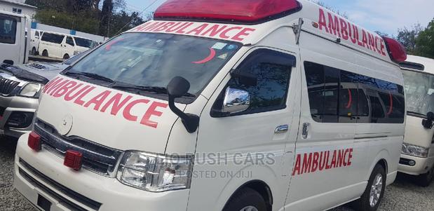 Toyota HiAce 2015 White