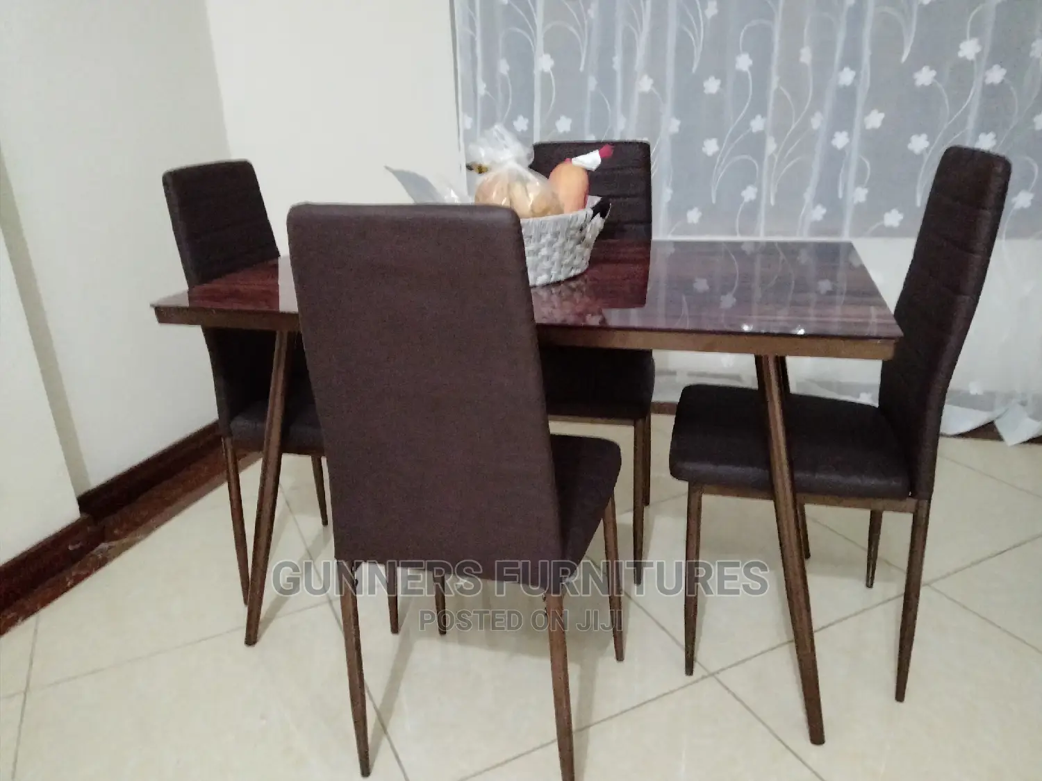 4 Seaters Dining Table Set.