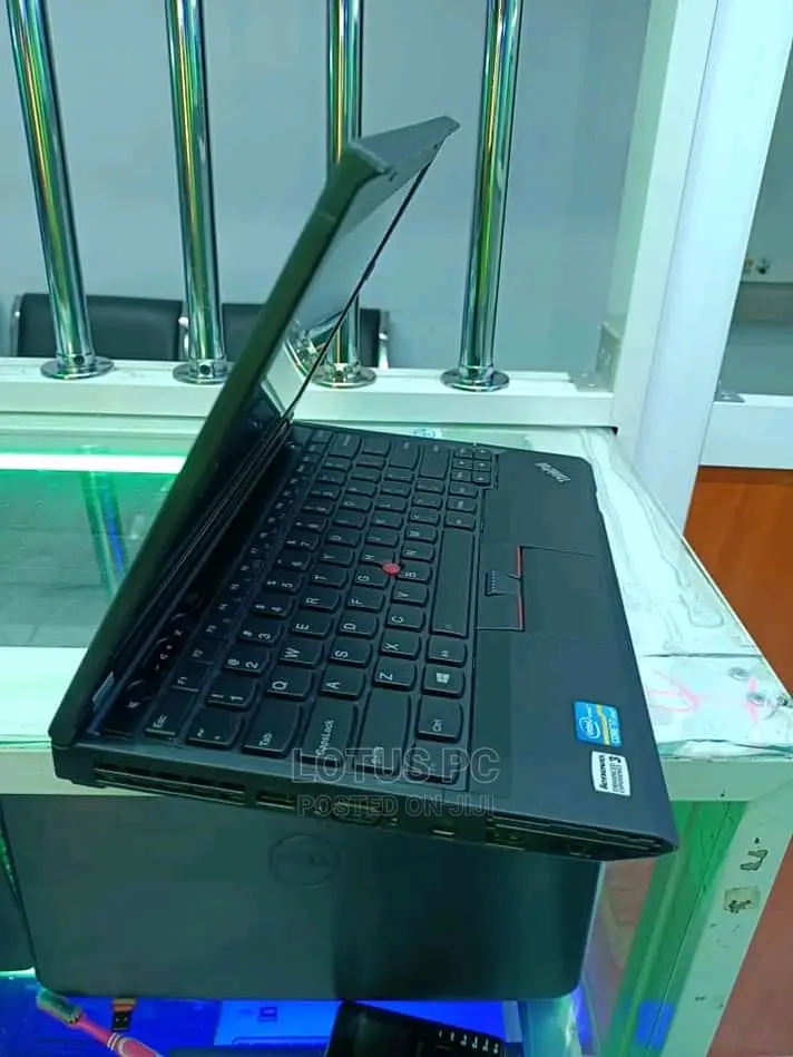 Laptop Lenovo ThinkPad X230 4GB Intel Core I7 HDD 500GB