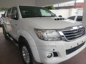 Toyota Hilux 2014 White