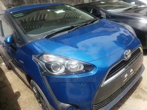 Toyota Sienta 2015 Blue