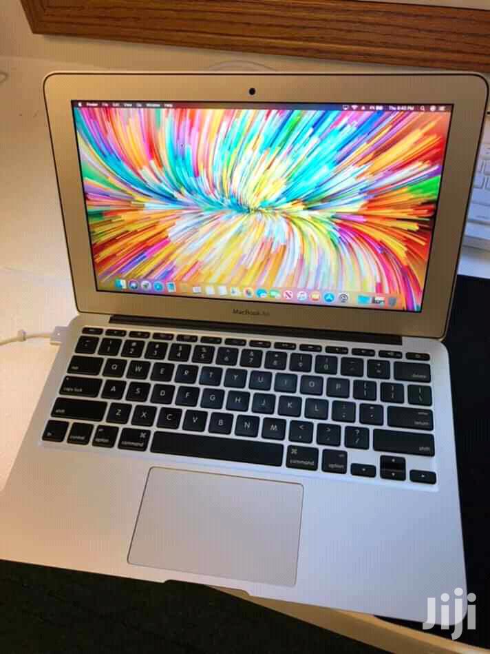 Apple MacBook Air 256GB SSD Core i5 8GB Ram