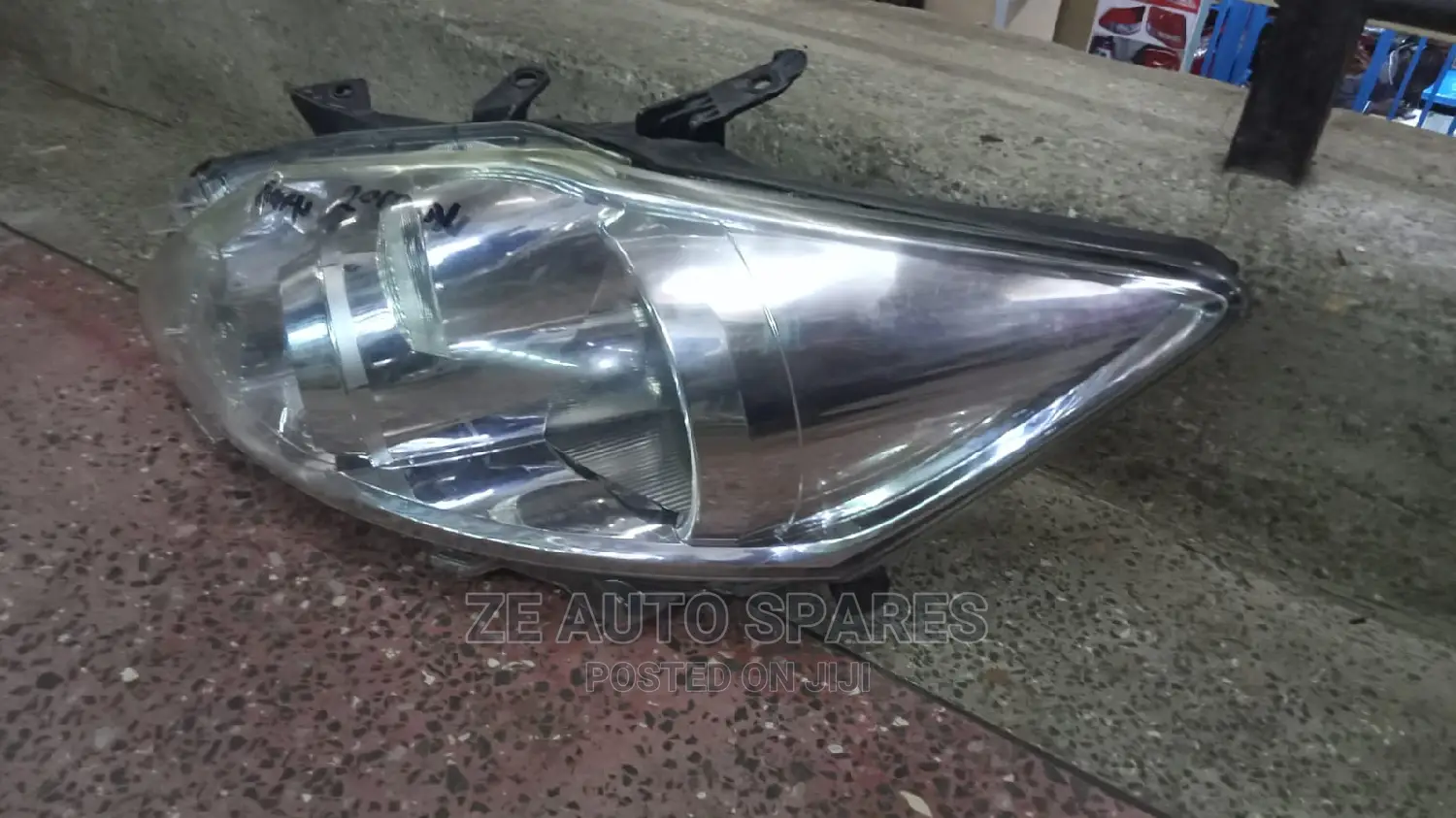 Toyota Auris Non Xenon Headlight 2010