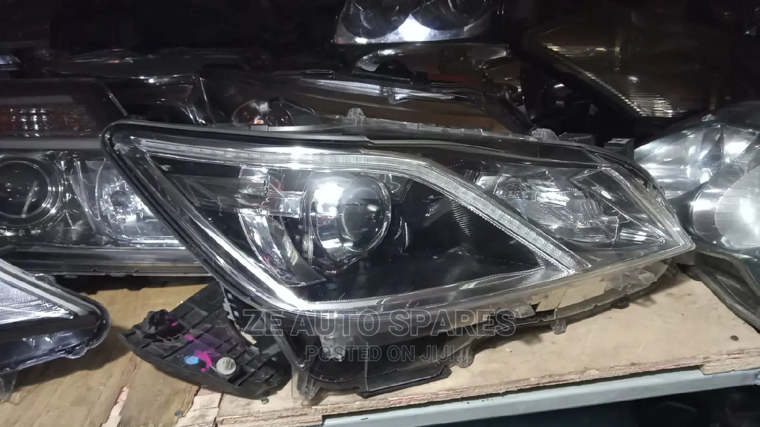 Toyota Crown 2012 Headlight