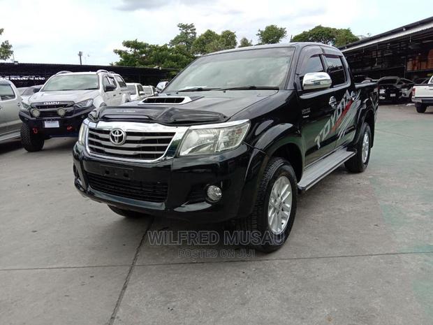 Toyota Hilux 2014 Black
